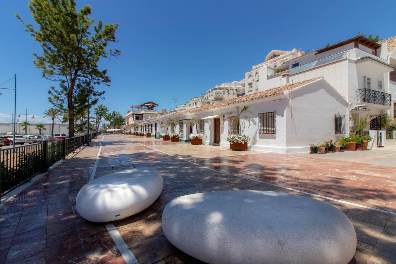 Room In Guest Room - Private Room In The Fishing Port Of Marbella Bagian luar foto