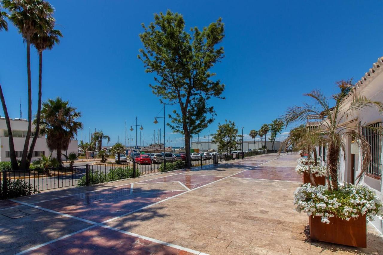 Room In Guest Room - Private Room In The Fishing Port Of Marbella Bagian luar foto