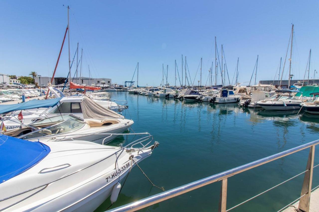 Room In Guest Room - Private Room In The Fishing Port Of Marbella Bagian luar foto